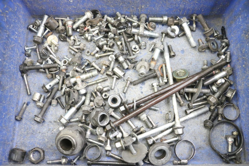 photo de ZAK SCHROEVEN EN BEVESTIGINGSMATERIAAL SUZUKI BURGMAN 125 (2015 - 2017) - Hoofdaanzicht