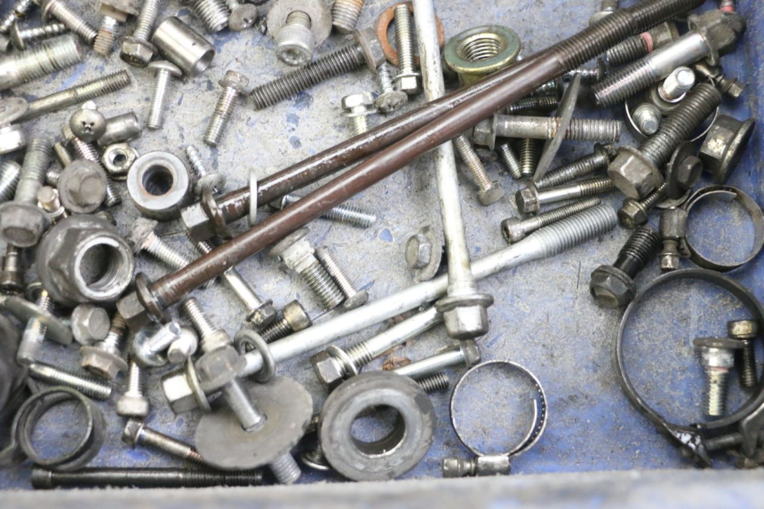 photo de ZAK SCHROEVEN EN BEVESTIGINGSMATERIAAL SUZUKI BURGMAN 125 (2015 - 2017) - Zoom op gebruiksstaat