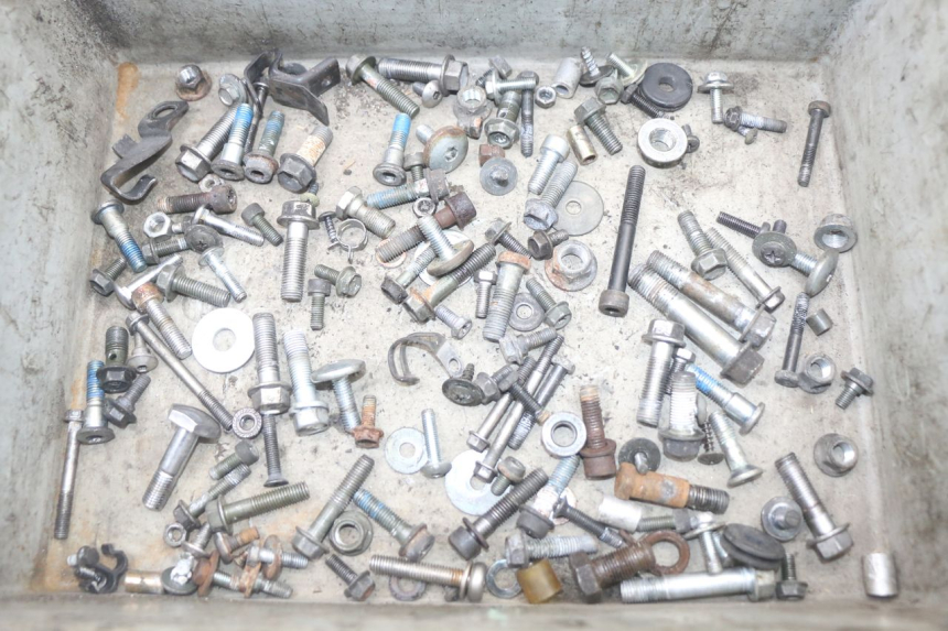 photo de ZAK SCHROEVEN EN BEVESTIGINGSMATERIAAL SUZUKI GS F 500 (2004 - 2007) - Hoofdaanzicht