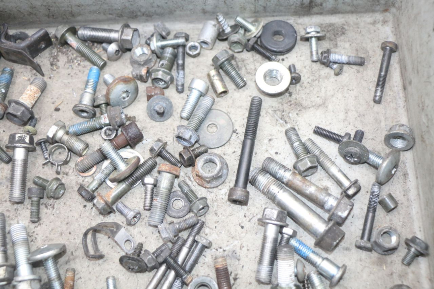 photo de ZAK SCHROEVEN EN BEVESTIGINGSMATERIAAL SUZUKI GS F 500 (2004 - 2007) - Zoom op gebruiksstaat