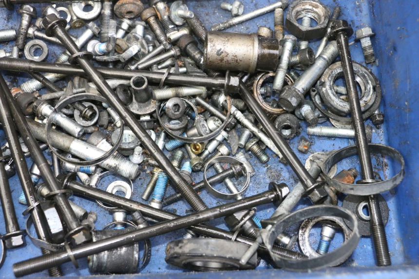 photo de ZAK SCHROEVEN EN BEVESTIGINGSMATERIAAL SUZUKI GSX F GSXF 650 (2007 - 2015) - Detail van het onderdeel