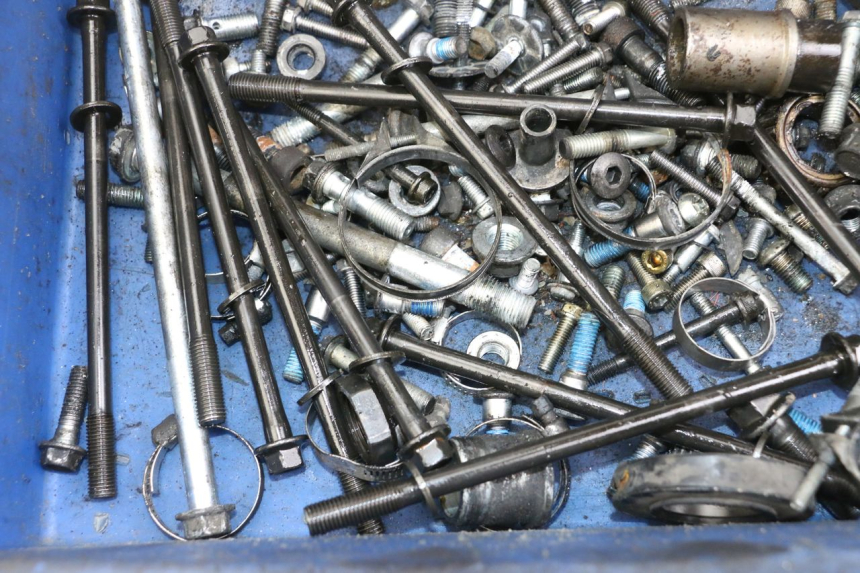 photo de ZAK SCHROEVEN EN BEVESTIGINGSMATERIAAL SUZUKI GSX F GSXF 650 (2007 - 2015) - Zoom op gebruiksstaat