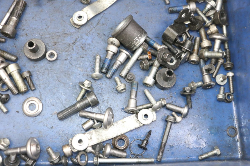 photo de ZAK SCHROEVEN EN BEVESTIGINGSMATERIAAL SUZUKI GSX F GSXF 650 (2007 - 2015) - Detail van het onderdeel