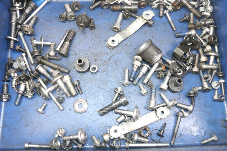 photo de ZAK SCHROEVEN EN BEVESTIGINGSMATERIAAL SUZUKI GSX F GSXF 650 (2007 - 2015) - Zoom op gebruiksstaat