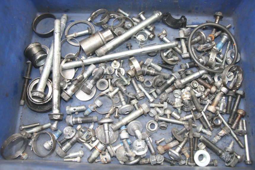 photo de ZAK SCHROEVEN EN BEVESTIGINGSMATERIAAL SUZUKI GSX F GSXF 650 (2007 - 2015) - Hoofdaanzicht