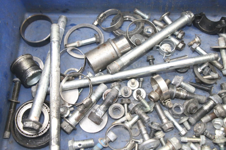 photo de ZAK SCHROEVEN EN BEVESTIGINGSMATERIAAL SUZUKI GSX F GSXF 650 (2007 - 2015) - Detail van het onderdeel