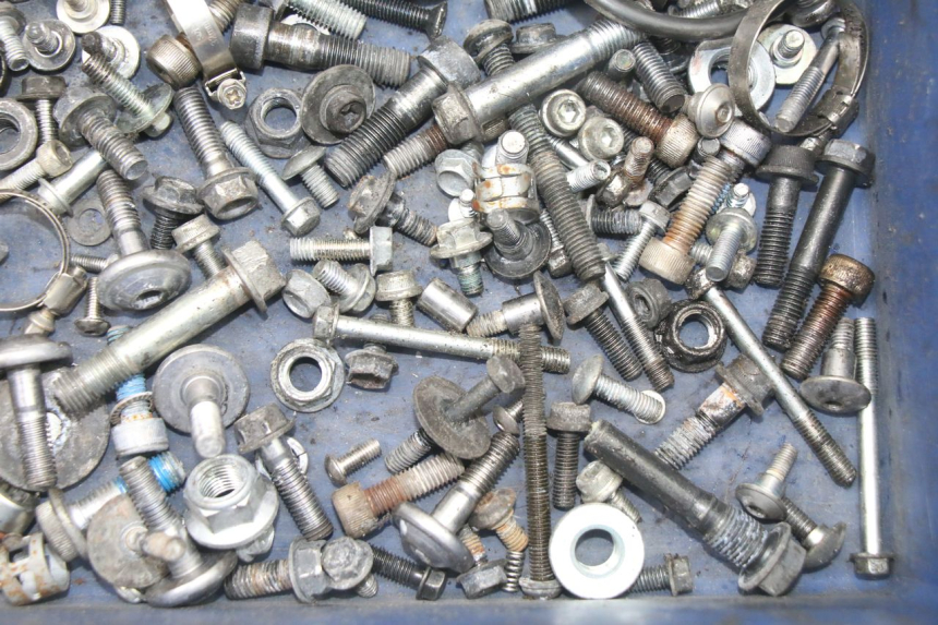 photo de ZAK SCHROEVEN EN BEVESTIGINGSMATERIAAL SUZUKI GSX F GSXF 650 (2007 - 2015) - Technische close-up