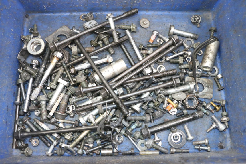 photo de ZAK SCHROEVEN EN BEVESTIGINGSMATERIAAL SUZUKI SV S 650 (1999 - 2002) - Hoofdaanzicht