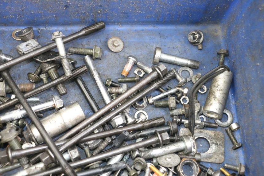 photo de ZAK SCHROEVEN EN BEVESTIGINGSMATERIAAL SUZUKI SV S 650 (1999 - 2002) - Andere kijkhoek