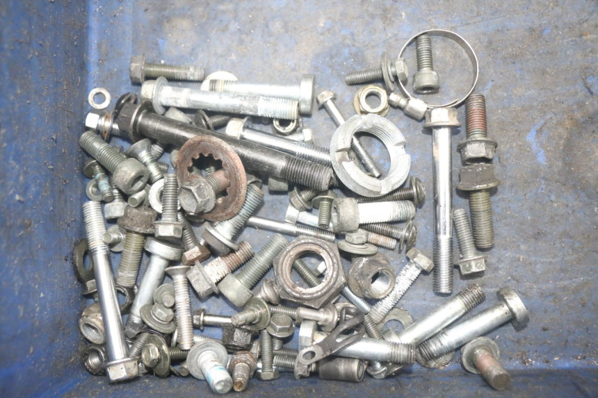 photo de ZAK SCHROEVEN EN BEVESTIGINGSMATERIAAL SUZUKI SV N 650 (1999 - 2002) - Hoofdaanzicht