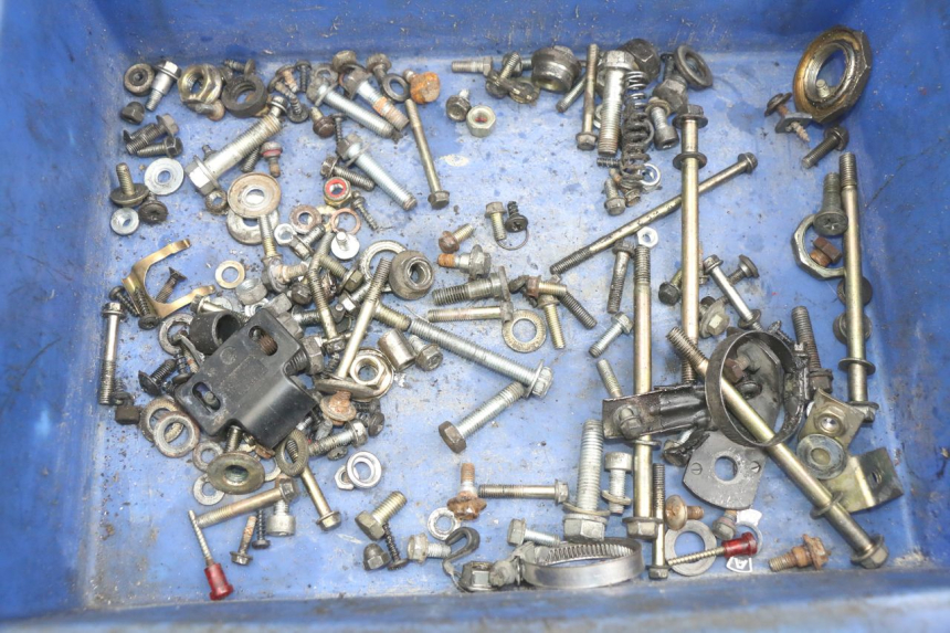 photo de ZAK SCHROEVEN EN BEVESTIGINGSMATERIAAL PEUGEOT SV 125 (1991 - 1994) - Detail van het onderdeel