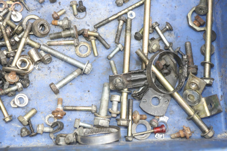 photo de ZAK SCHROEVEN EN BEVESTIGINGSMATERIAAL PEUGEOT SV 125 (1991 - 1994) - Zoom op gebruiksstaat