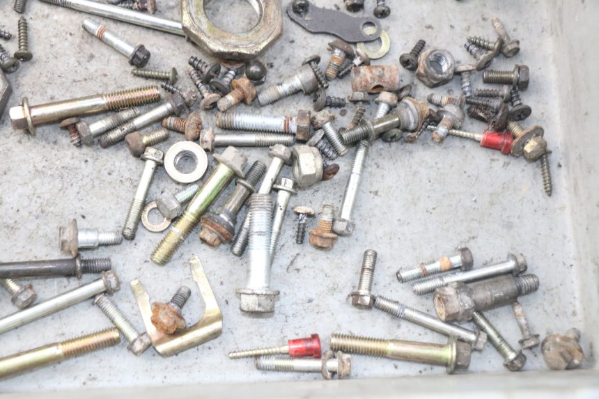 photo de ZAK SCHROEVEN EN BEVESTIGINGSMATERIAAL PEUGEOT SV 80 (1993 - 1997) - Zoom op gebruiksstaat