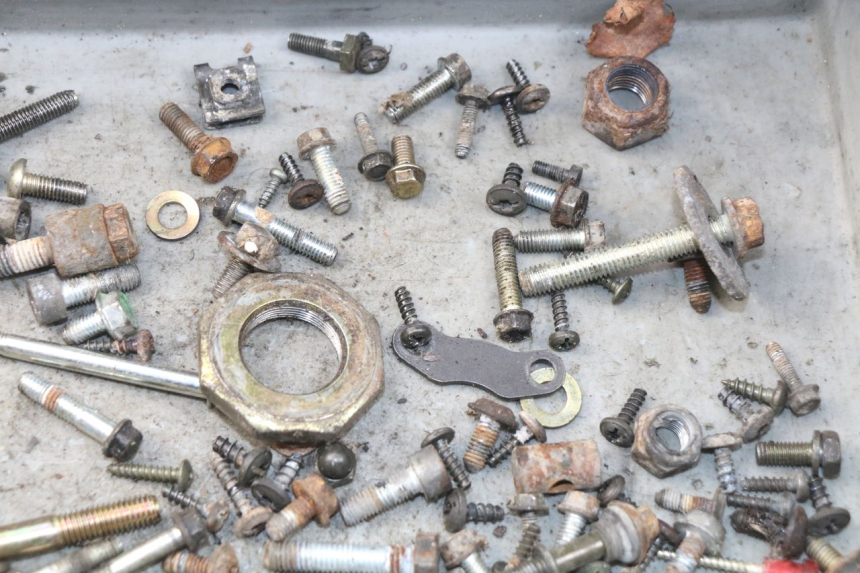 photo de ZAK SCHROEVEN EN BEVESTIGINGSMATERIAAL PEUGEOT SV 80 (1993 - 1997) - Andere kijkhoek