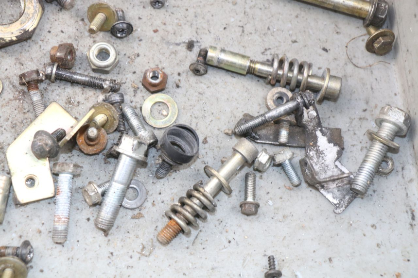 photo de ZAK SCHROEVEN EN BEVESTIGINGSMATERIAAL PEUGEOT SV 80 (1993 - 1997) - Zoom op gebruiksstaat