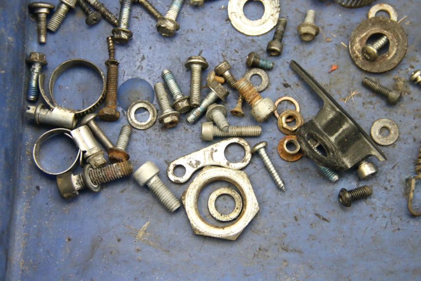 photo de ZAK SCHROEVEN EN BEVESTIGINGSMATERIAAL APRILIA SX 50 (2011 - 2017) - Detail van het onderdeel