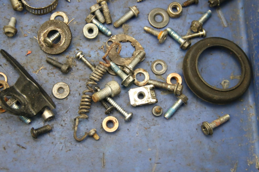 photo de ZAK SCHROEVEN EN BEVESTIGINGSMATERIAAL APRILIA SX 50 (2011 - 2017) - Zoom op gebruiksstaat