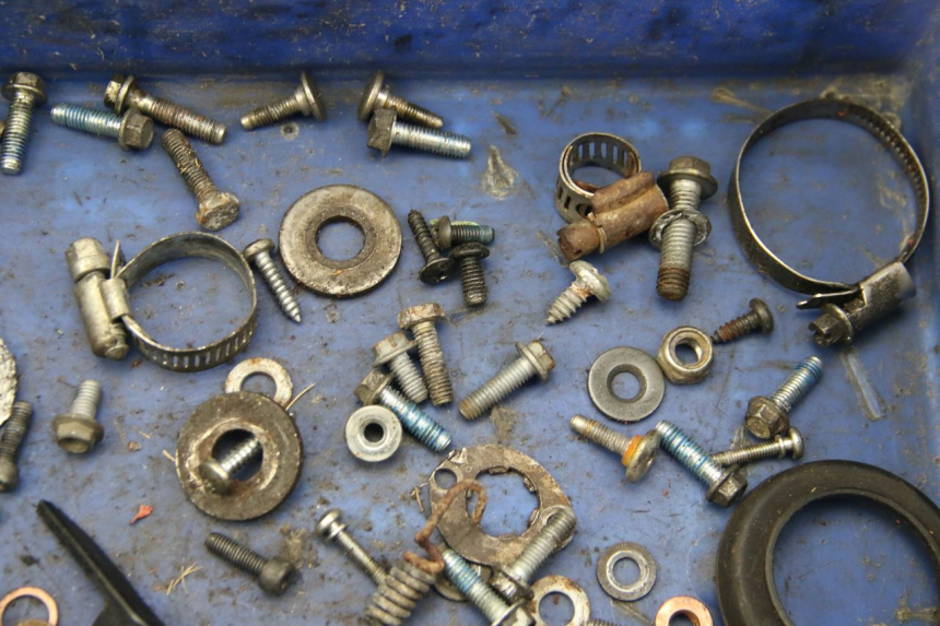 photo de ZAK SCHROEVEN EN BEVESTIGINGSMATERIAAL APRILIA SX 50 (2011 - 2017) - Andere kijkhoek