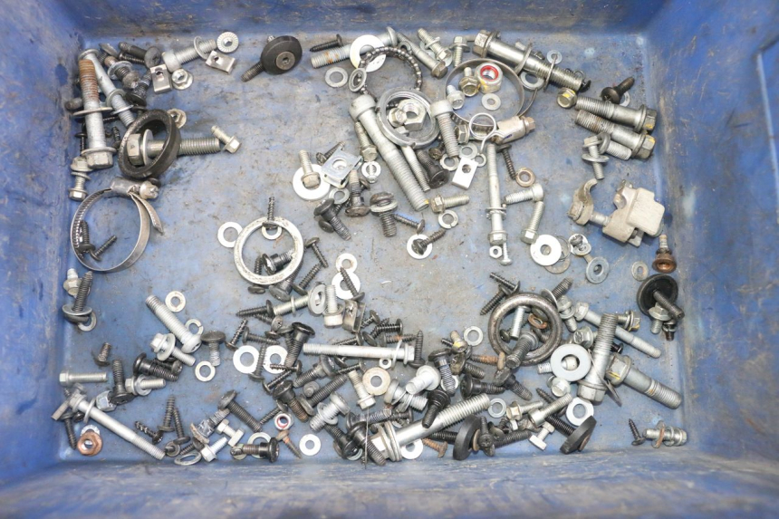 photo de ZAK SCHROEVEN EN BEVESTIGINGSMATERIAAL APRILIA SXR 50 (2021 - 2023) - Hoofdaanzicht