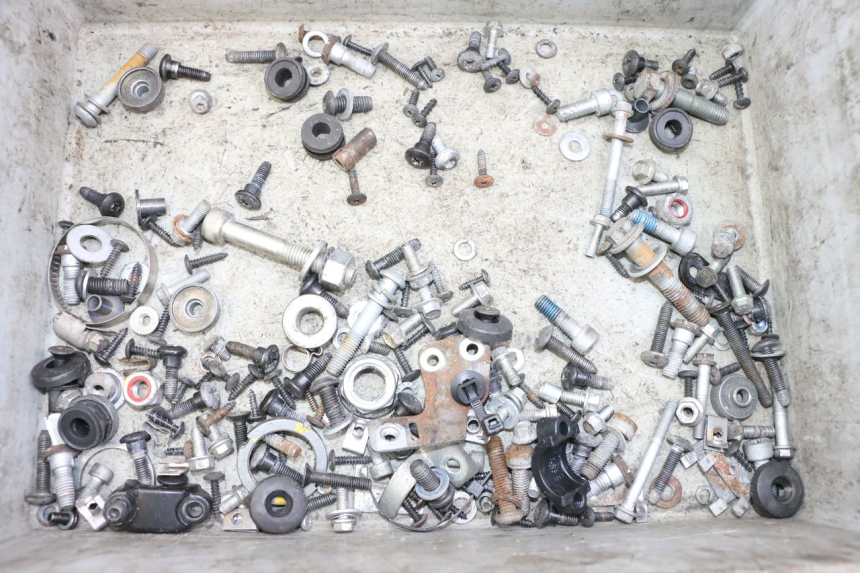 photo de ZAK SCHROEVEN EN BEVESTIGINGSMATERIAAL APRILIA SXR 50 (2021 - 2023) - Hoofdaanzicht