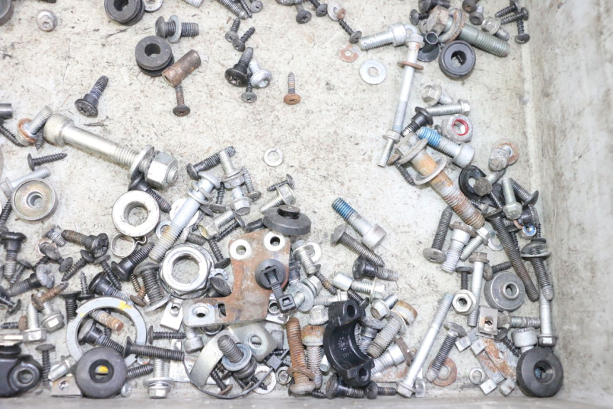 photo de ZAK SCHROEVEN EN BEVESTIGINGSMATERIAAL APRILIA SXR 50 (2021 - 2023) - Detail van het onderdeel