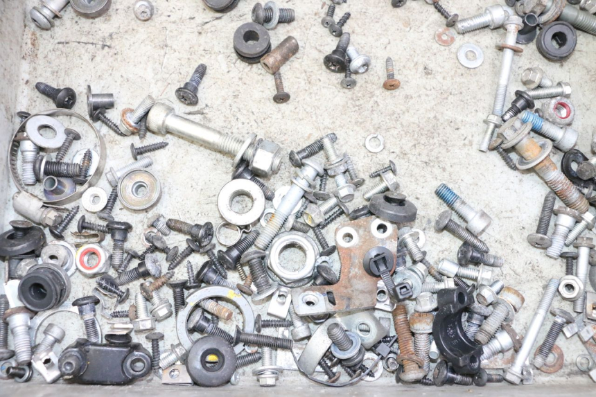 photo de ZAK SCHROEVEN EN BEVESTIGINGSMATERIAAL APRILIA SXR 50 (2021 - 2023) - Zoom op gebruiksstaat