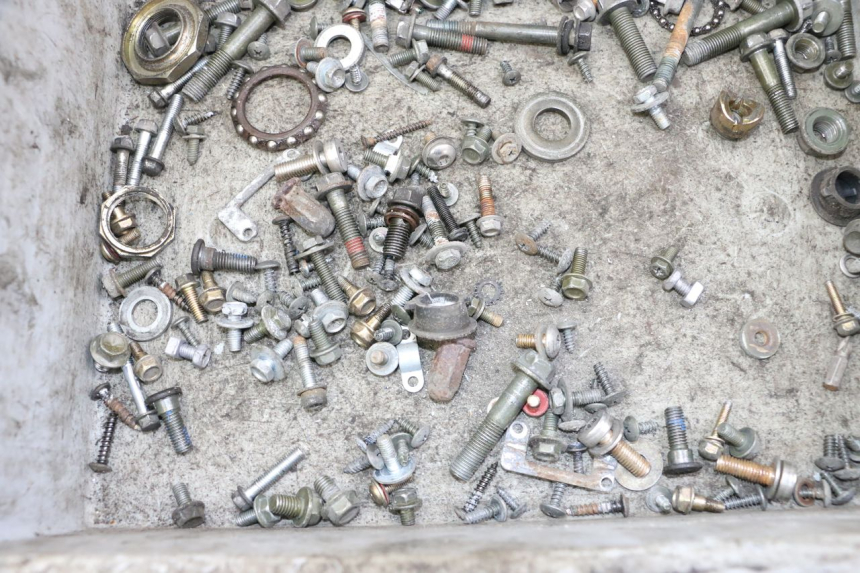 photo de ZAK SCHROEVEN EN BEVESTIGINGSMATERIAAL SYM FIDDLE 3 III 125 (2014 - 2020) - Detail van het onderdeel