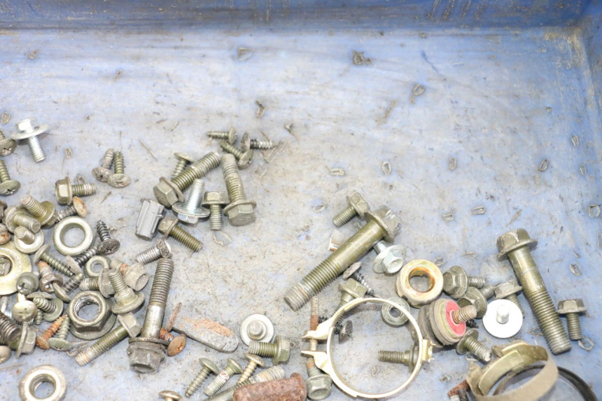 photo de ZAK SCHROEVEN EN BEVESTIGINGSMATERIAAL SYM ORBIT 2 4T 50 (2008 - 2017) - Detail van het onderdeel