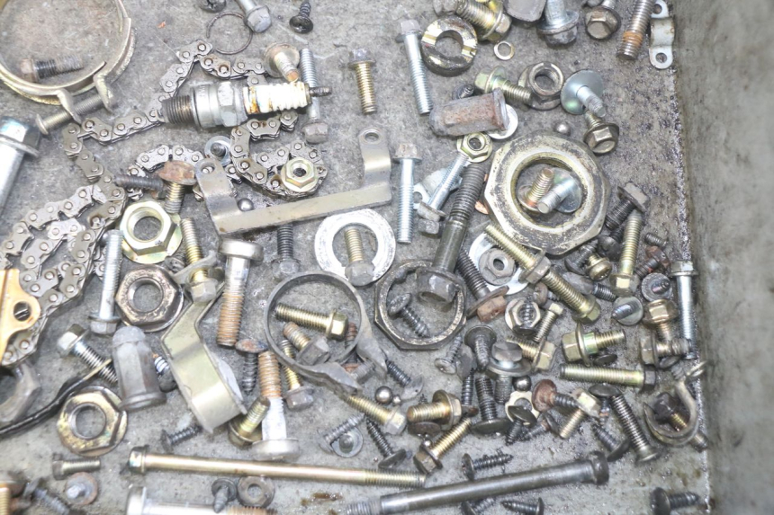 photo de ZAK SCHROEVEN EN BEVESTIGINGSMATERIAAL SYM SYMPHONY 125 (2009 - 2015) - Zoom op gebruiksstaat