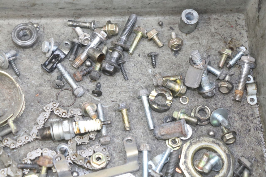 photo de ZAK SCHROEVEN EN BEVESTIGINGSMATERIAAL SYM SYMPHONY 125 (2009 - 2015) - Andere kijkhoek