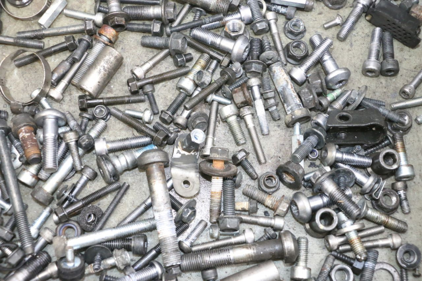 photo de ZAK SCHROEVEN EN BEVESTIGINGSMATERIAAL YAMAHA TDM ABS 900 (2002 - 2014) - Detail van het onderdeel