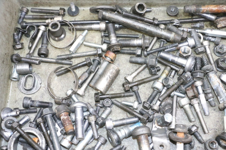 photo de ZAK SCHROEVEN EN BEVESTIGINGSMATERIAAL YAMAHA TDM ABS 900 (2002 - 2014) - Zoom op gebruiksstaat