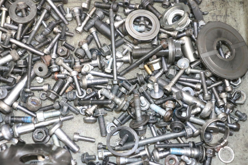 photo de ZAK SCHROEVEN EN BEVESTIGINGSMATERIAAL YAMAHA TDM ABS 900 (2002 - 2014) - Detail van het onderdeel