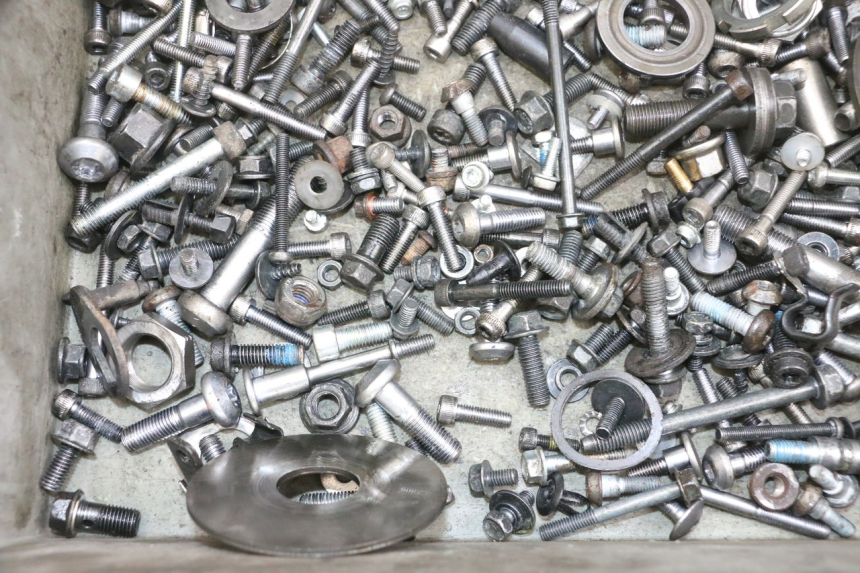 photo de ZAK SCHROEVEN EN BEVESTIGINGSMATERIAAL YAMAHA TDM ABS 900 (2002 - 2014) - Andere kijkhoek