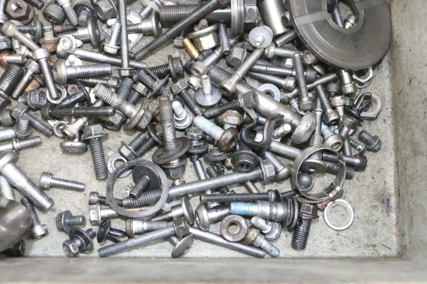 photo de ZAK SCHROEVEN EN BEVESTIGINGSMATERIAAL YAMAHA TDM ABS 900 (2002 - 2014) - Technische close-up