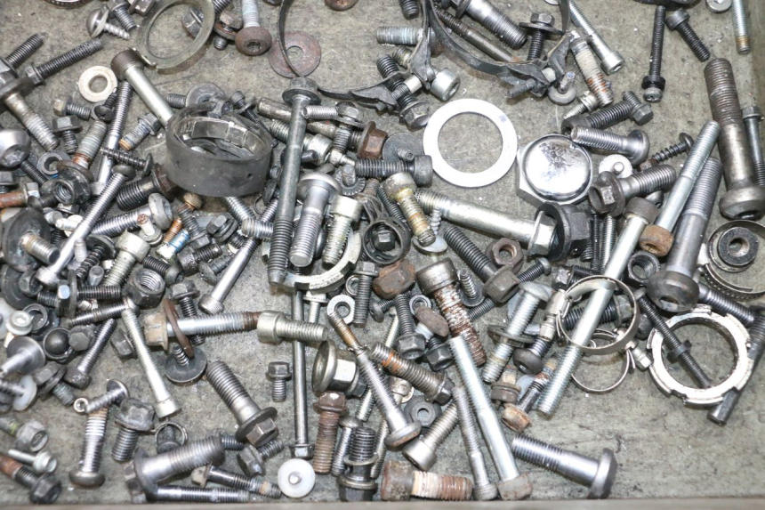 photo de ZAK SCHROEVEN EN BEVESTIGINGSMATERIAAL YAMAHA TDM ABS 900 (2002 - 2014) - Detail van het onderdeel