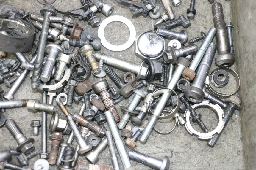 photo de ZAK SCHROEVEN EN BEVESTIGINGSMATERIAAL YAMAHA TDM ABS 900 (2002 - 2014) - Technische close-up