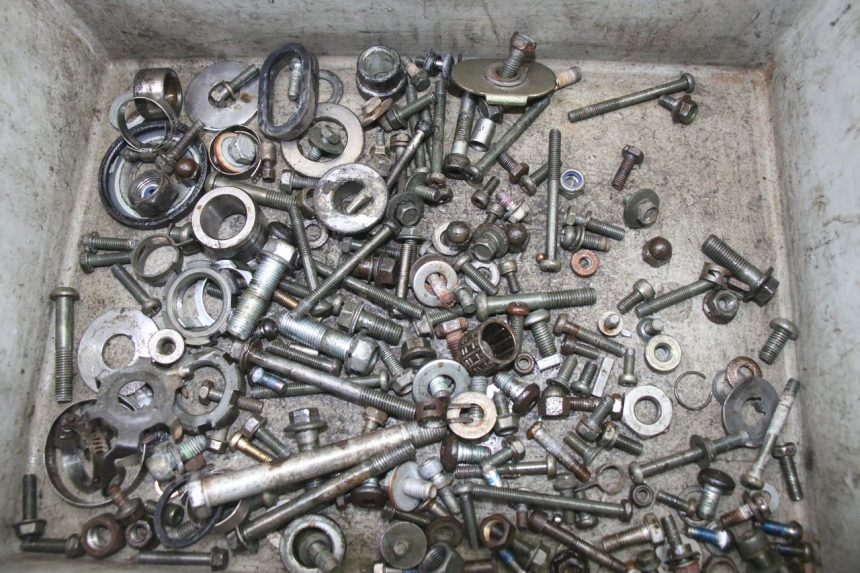 photo de ZAK SCHROEVEN EN BEVESTIGINGSMATERIAAL YAMAHA TDR DELTABOX 125 (1997 - 2003) - Hoofdaanzicht