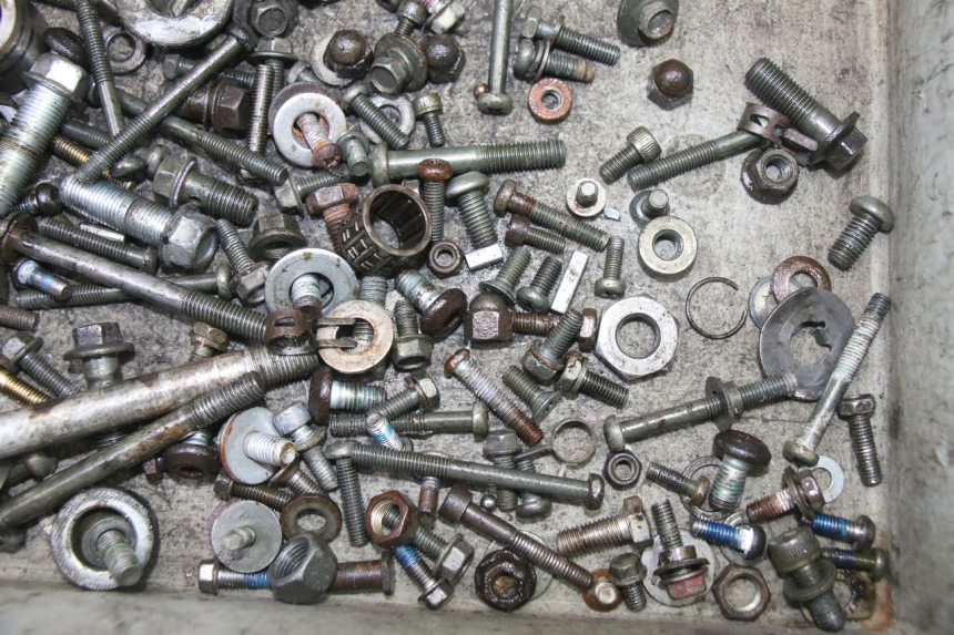 photo de ZAK SCHROEVEN EN BEVESTIGINGSMATERIAAL YAMAHA TDR DELTABOX 125 (1997 - 2003) - Technische close-up