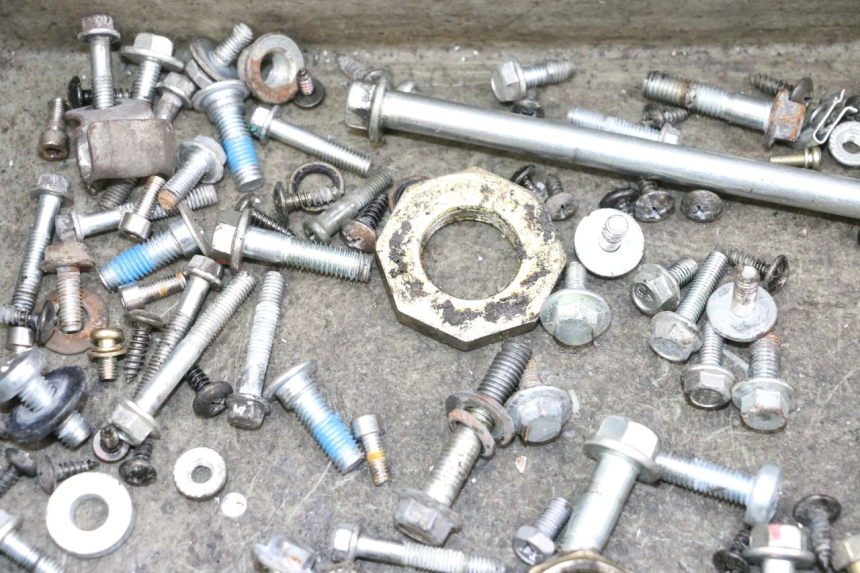 photo de ZAK SCHROEVEN EN BEVESTIGINGSMATERIAAL NECO TEMPO 4T 50 (2022 - 2026) - Bevestigingspunten