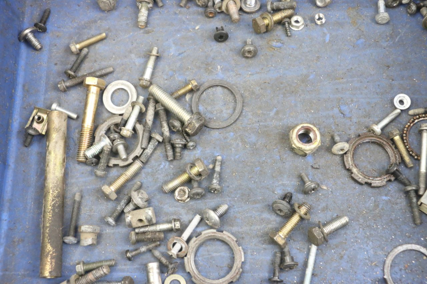 photo de ZAK SCHROEVEN EN BEVESTIGINGSMATERIAAL PEUGEOT TKR TREKKER FURIOUS 50 (2005 - 2014) - Detail van het onderdeel