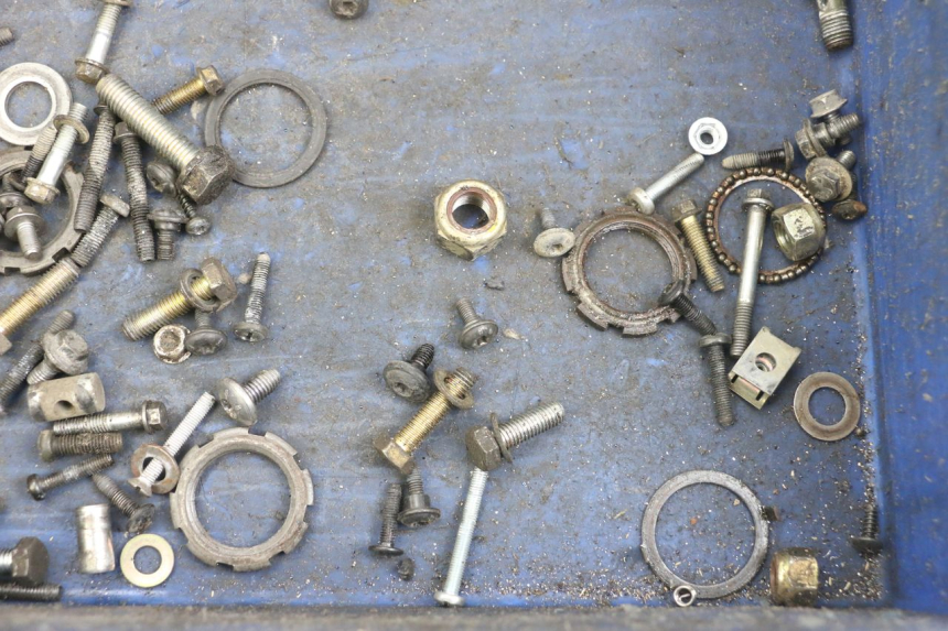 photo de ZAK SCHROEVEN EN BEVESTIGINGSMATERIAAL PEUGEOT TKR TREKKER FURIOUS 50 (2005 - 2014) - Zoom op gebruiksstaat