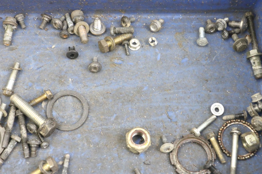 photo de ZAK SCHROEVEN EN BEVESTIGINGSMATERIAAL PEUGEOT TKR TREKKER FURIOUS 50 (2005 - 2014) - Andere kijkhoek