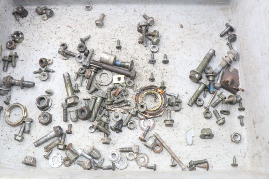 photo de ZAK SCHROEVEN EN BEVESTIGINGSMATERIAAL BAOTIAN TRAVEL SPIRIT 50 (2010 - 2012) - Detail van het onderdeel