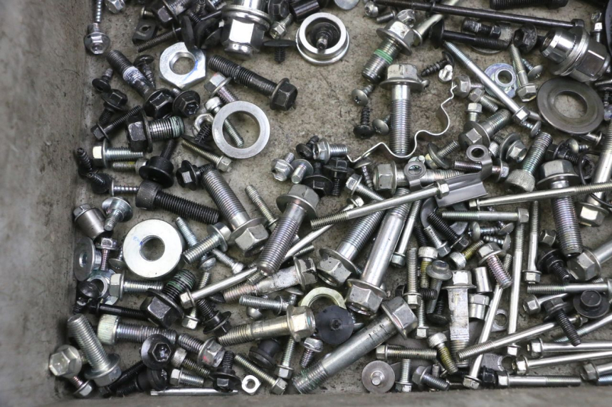 photo de ZAK SCHROEVEN EN BEVESTIGINGSMATERIAAL YAMAHA TRICITY 300 (2020 - 2024) - Zoom op gebruiksstaat