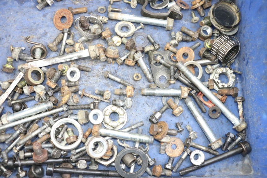 photo de ZAK SCHROEVEN EN BEVESTIGINGSMATERIAAL HONDA TRX 300 (1988 - 2000) - Zoom op gebruiksstaat