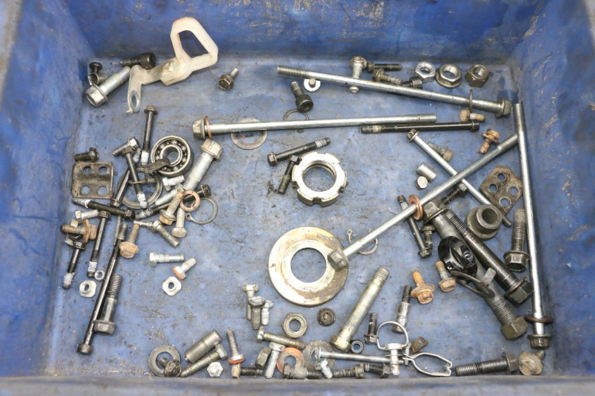 photo de ZAK SCHROEVEN EN BEVESTIGINGSMATERIAAL YAMAHA TTR 125 (2000 - 2020) - Hoofdaanzicht