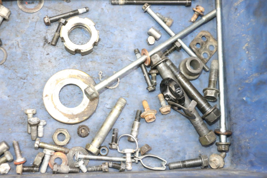 photo de ZAK SCHROEVEN EN BEVESTIGINGSMATERIAAL YAMAHA TTR 125 (2000 - 2020) - Andere kijkhoek