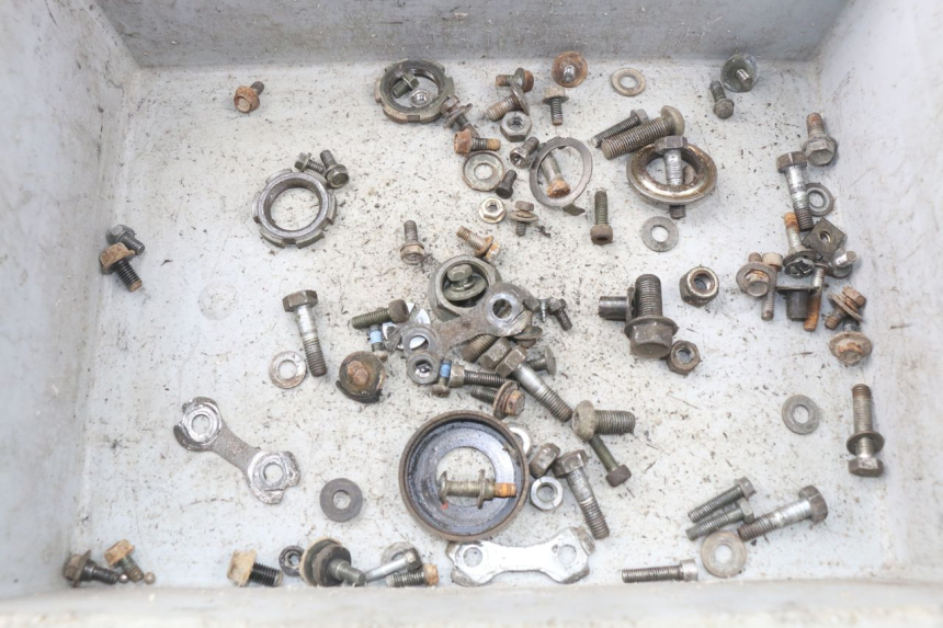 photo de ZAK SCHROEVEN EN BEVESTIGINGSMATERIAAL YAMAHA TW 125 (1998 - 2002) - Hoofdaanzicht