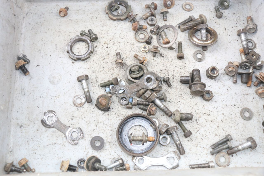 photo de ZAK SCHROEVEN EN BEVESTIGINGSMATERIAAL YAMAHA TW 125 (1998 - 2002) - Detail van het onderdeel